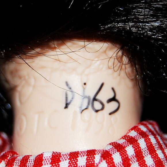 Paradise Galleries Country Darlings MARIAH Musical Porcelain Doll 14" - Picture 6 of 6